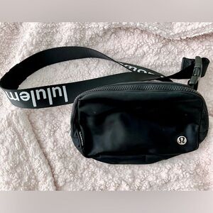 Lululemon Everywhere Belt Bag